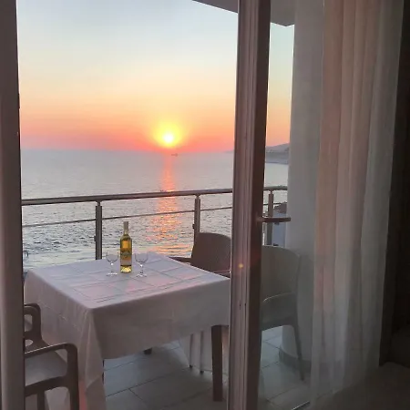 Sunset Apartment *